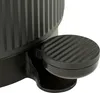 Close-up of a black pedal on a black trash can. Voir les images du produit