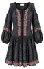 Miss June Damen Kleid Arling Langarm, Viskose mit Paisley und Stickerei – Farbe Marineblau, Produktansicht auf weißem Hintergrund, KI-generiertes Bild