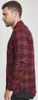 A man wearing a red and black checkered flannel shirt, shown from the side. Produktbild-Vorschau