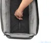 A hand is shown zipping up the interior of a black dog car seat. Produktbild-Vorschau