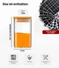 Klares Glas mit Bambusdeckel, gefüllt mit orangefarbenem Pulver, neben einem Stapel schwarzer Gewürzetiketten und einem weißen Marker Anteprima dell’immagine prodotto