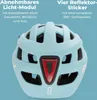 A light blue bicycle helmet with a red rear light and text overlays describing its features. Anteprima dell’immagine prodotto