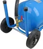 Close-up of the lower part of a blue sandblasting machine with wheels and a valve. Produktbild-Vorschau