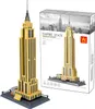A building block model of the Empire State Building and its packaging. Voir les images du produit