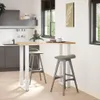 A modern kitchen with a breakfast bar and stools. Voir les images du produit