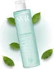 A bottle of SVR Physiopure toner surrounded by green leaves against a light blue and white gradient background. Náhled obrázku produktu