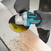A person wearing gloves is using an angle grinder on a wooden plank. Voir les images du produit