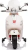 A white electric scooter for children, viewed from the front. Voir les images du produit