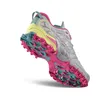 La Sportiva Bushido III Woman Trailrunning-Schuh in Pink und Gelb; mit ausgeprägtem Profil. Náhled obrázku produktu