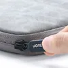 A close-up shot of a hand holding the zipper pull of a gray laptop bag. Náhled obrázku produktu