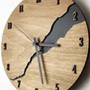 Elegante, schlichte Wanduhr aus Holz mit kreativen Produktbild-Vorschau 4