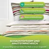 A close-up view of a duvet cover and pillowcase with a striped pattern, overlaid with marketing text and icons. Produktbild-Vorschau