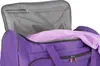 A close-up view of an open purple duffel bag with a pink towel inside and a mesh pocket visible in the lid. Voir les images du produit
