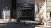 Siemens iQ700, Einbau-Backofen mit Mikrowellenfunktion, 60 x 60 cm, Schwarz, Edelstahl HM776GKB1 Schrägperspektive geöffnet Einbau Produktbild-Vorschau