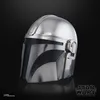 A silver Mandalorian helmet is displayed against a black background. Voir les images du produit