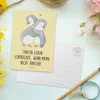 Mr. & Mrs. Panda Postkarte Tante Schokolade - Gelb Pastell Produktbild-Vorschau 3