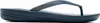 A side view of a single flip-flop sandal. Voir les images du produit