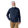 Mann trägt einen dunkelblauen Prism Half-Zip Polartec-Fleece von Berghaus; geeignet als Midlayer-Jacke. Produktbild-Vorschau
