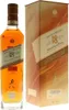 A bottle of Johnnie Walker 18 Year Old Blended Scotch Whisky and its matching presentation box, displayed side-by-side against a white background. Voir les images du produit