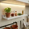 Nástenná polica Relaxdays, VxŠxH: 5 x 60 x 15 cm, orechové Náhľad obrázku produktu 2