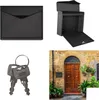 A collage of images showing a black mailbox, a set of keys, and a rustic wooden door with plants. Voir les images du produit