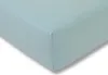 A close-up view of a light blue fitted sheet corner. Produktbild-Vorschau
