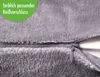 A close-up view of a gray zipper on a soft, fuzzy fabric, likely a pillowcase or blanket. Produktbild-Vorschau