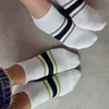 6 Paar Retro Sport und Freizeit Sneaker  mit Farbstreifen Produktbild-Vorschau 2
