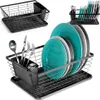 Collage of a black metal dish drying rack with various plates and cutlery, and a close-up of the rack. Anteprima dell’immagine prodotto
