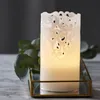 LED Stumpenkerze 'Clary' - Echtwachs - Spitzenmuster - warmweiße Flamme - H: 15cm - Timer - weiß Podgląd zdjęcia produktu