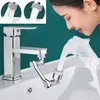 A woman is washing her face at a sink with a faucet extender that sprays water in a wide, gentle stream. The faucet extender is shown in close-up, demonstrating its flexibility and dual spray functions. Produktbild-Vorschau