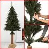 A collage of images showing a Christmas tree, its assembly, and close-ups of its branches. Anteprima dell’immagine prodotto