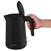 A hand is holding a black electric kettle with the lid open. Náhled obrázku produktu