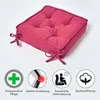 A pink seat cushion is shown on a light gray and white background, with four circular icons below it illustrating product features. Náhled obrázku produktu