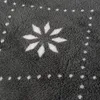 A close-up view of a gray blanket with a white star pattern. Anteprima dell’immagine prodotto