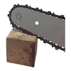 A chainsaw bar and chain are positioned over a wooden block. Produktbild-Vorschau