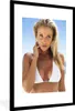 MuchoWow® Gerahmtes Poster Frau trägt einen weißen Bikini Produktbild-Vorschau 1