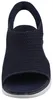 Auf dem Bild ist eine blaue Sandale zu sehen die von der Seite betrachtet wird. Die Sandale hat ein schlichtes Design mit mehreren Riemen und einer rutschfesten Sohle. Produktbild-Vorschau