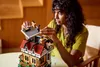 LEGO® Icons 10350 Casa d'angolo in stile Tudor Anteprima dell’immagine prodotto 7