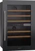 A front view of a black wine cooler with a glass door and wooden shelves. Produktbild-Vorschau