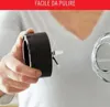 A person is holding a black blender blade assembly next to a clear blender jar. Voir les images du produit