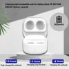 A white charging case for earbuds is displayed on a decorative stand, with text overlays detailing its features and specifications. Podgląd zdjęcia produktu