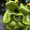 Gartenfigur Frosch Figur Paar mit Herz aus Händen hellgrün Produktbild-Vorschau 3