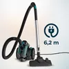 A teal and black vacuum cleaner with a silver wand and a black hose, presented with a graphic indicating its cable length. Náhled obrázku produktu