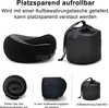 Collage showing a neck pillow, its storage bag, and steps for rolling and storing it. Produktbild-Vorschau