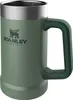 A green Stanley thermal mug with a silver rim and a dark green handle. Voir les images du produit