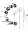 A diagram showing different scenarios where the earphones can be used, alongside the earphones themselves. Produktbild-Vorschau