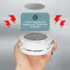 A hand holding a white smoke detector with a magnetic mount, with a ceiling mount and lightning symbols in the background. Anteprima dell’immagine prodotto