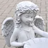 Angelo in piedi presso la fontana d'acqua I Massiccia Anteprima dell’immagine prodotto 3