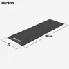 A black yoga mat with dimensions indicated by lines and text. Produktbild-Vorschau